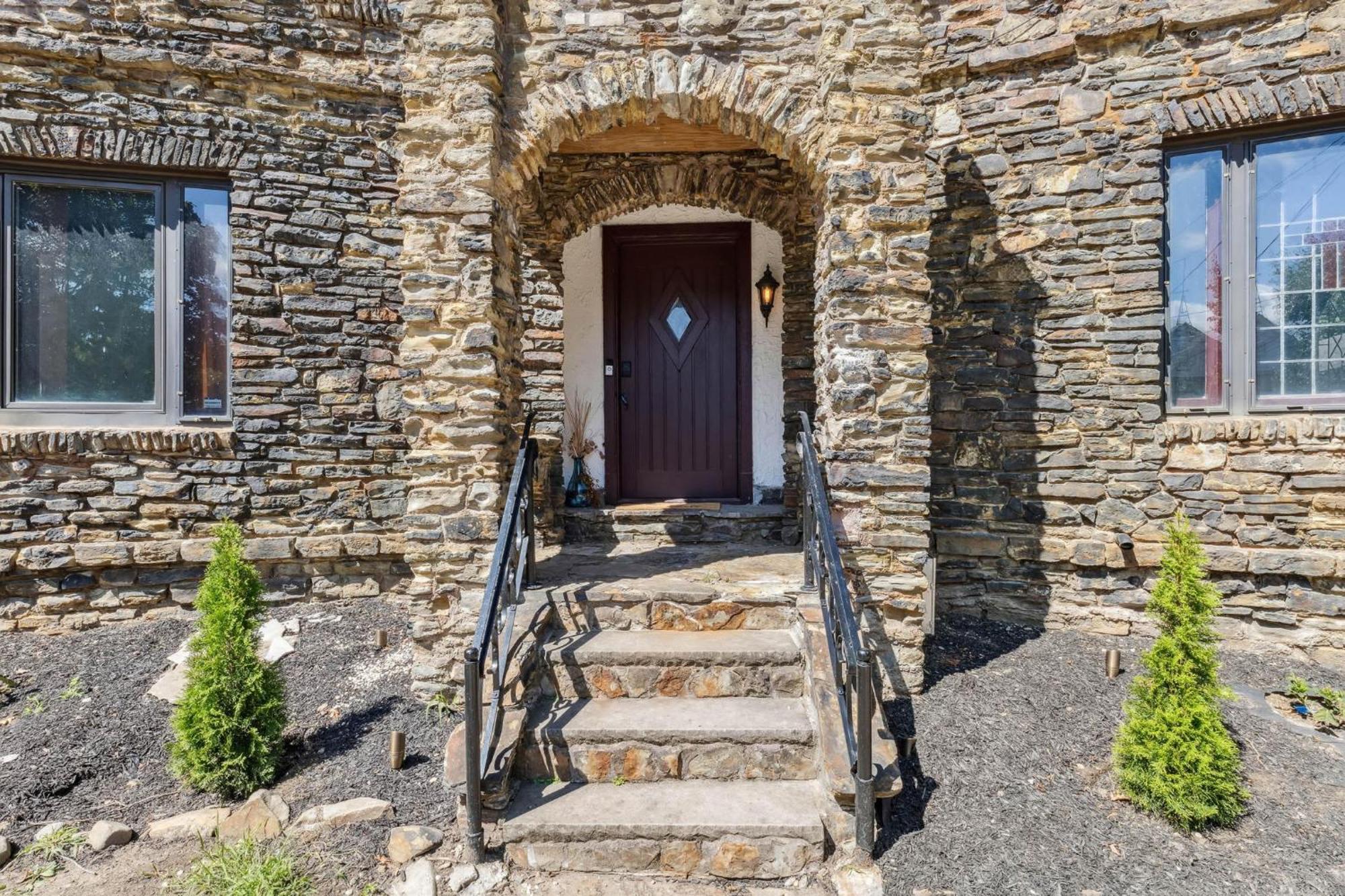 Enchanted Castle - Your Royal Getaway Awaits Клівленд Екстер'єр фото